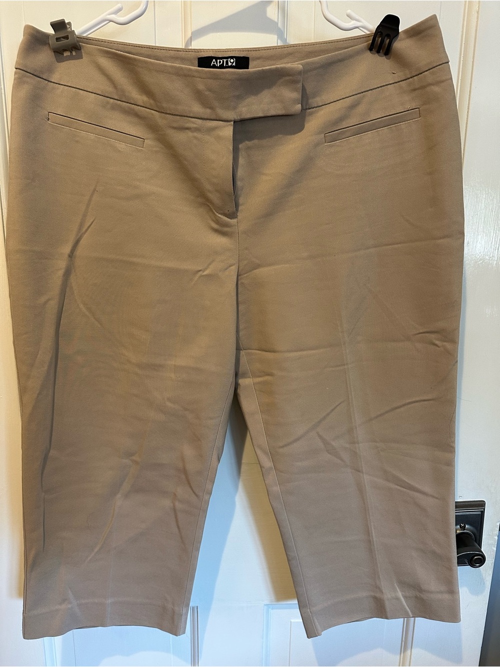 Apt. 9 Women's Tan Capris – Tailored Stretch Cropped Pants